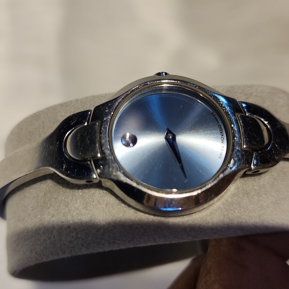 LAST CHANCE 🥳🥳 Movado  Museum watch  Stainless steel  has blue face - Picture 5 of 9